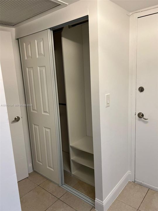 For Rent: $2,500 (1 beds, 1 baths, 925 Square Feet)
