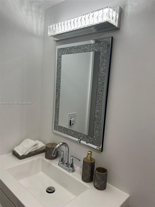 For Rent: $2,500 (1 beds, 1 baths, 925 Square Feet)