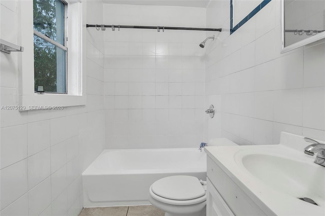 For Rent: $1,400 (1 beds, 1 baths, 2447 Square Feet)