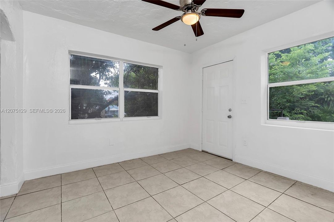 For Rent: $1,400 (1 beds, 1 baths, 2447 Square Feet)