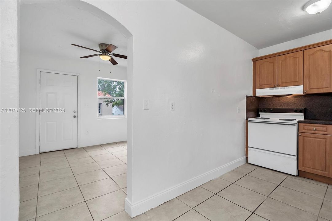 For Rent: $1,400 (1 beds, 1 baths, 2447 Square Feet)