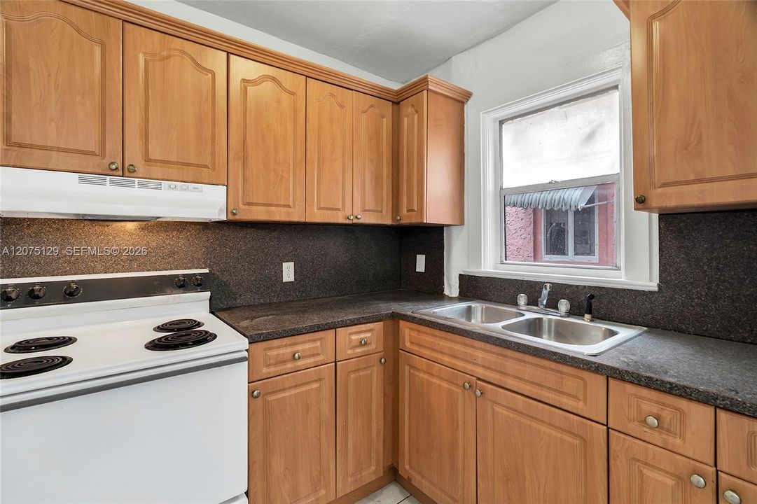 For Rent: $1,400 (1 beds, 1 baths, 2447 Square Feet)
