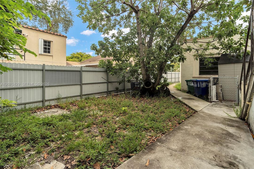 For Rent: $1,400 (1 beds, 1 baths, 2447 Square Feet)