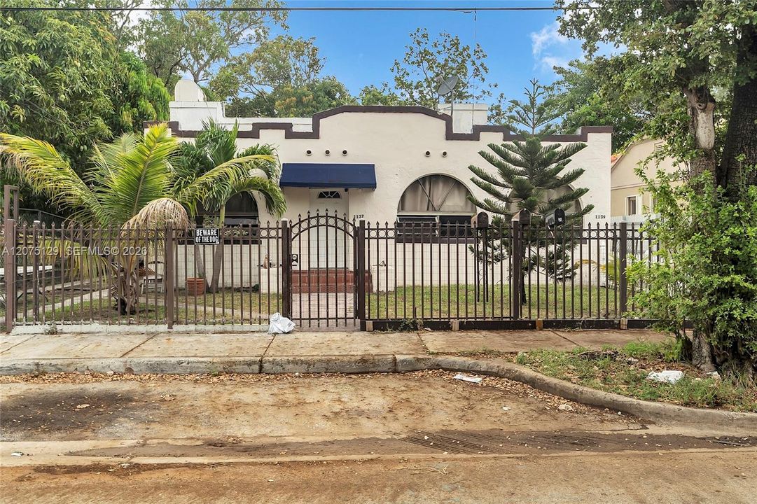 For Rent: $1,400 (1 beds, 1 baths, 2447 Square Feet)