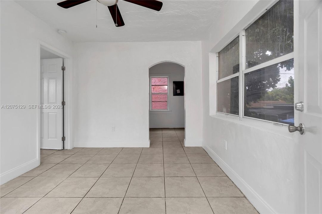 For Rent: $1,400 (1 beds, 1 baths, 2447 Square Feet)