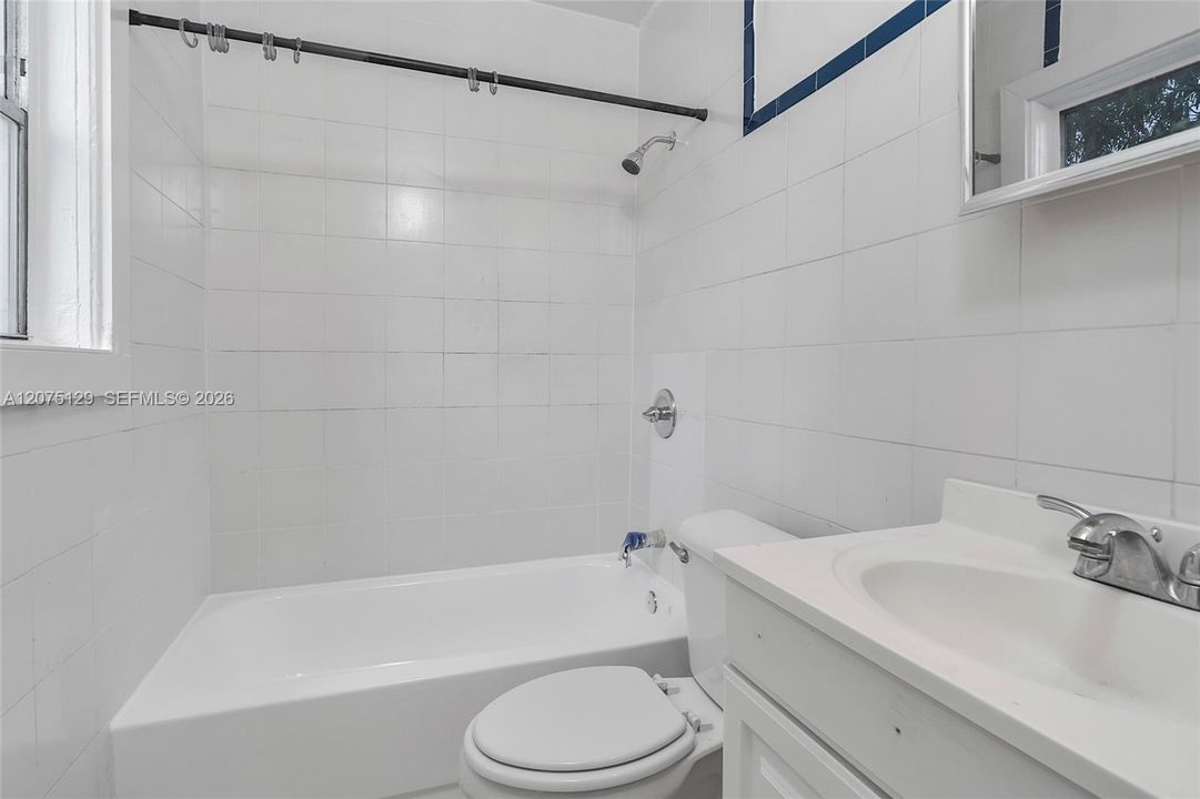 For Rent: $1,400 (1 beds, 1 baths, 2447 Square Feet)