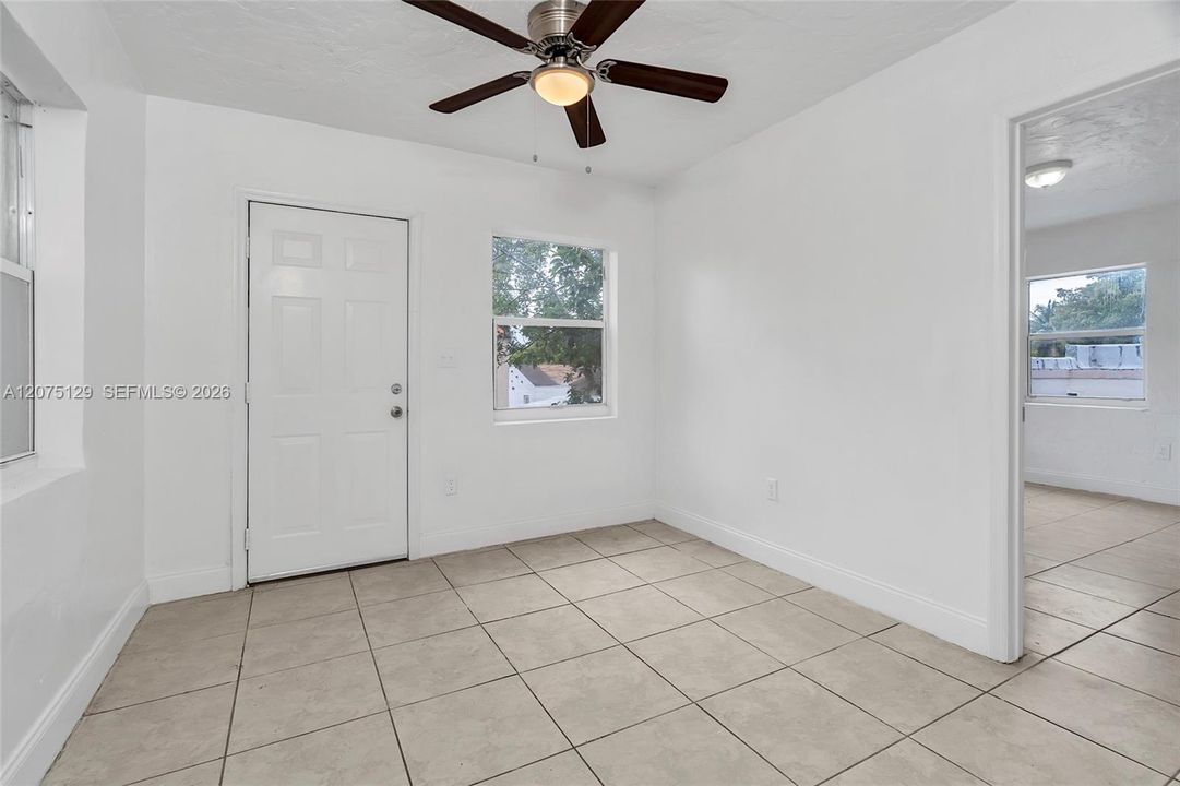 For Rent: $1,400 (1 beds, 1 baths, 2447 Square Feet)