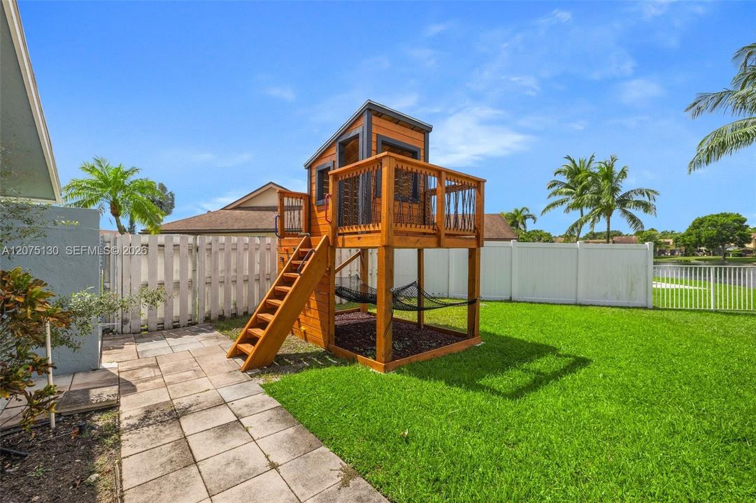 For Rent: $5,500 (5 beds, 3 baths, 2197 Square Feet)