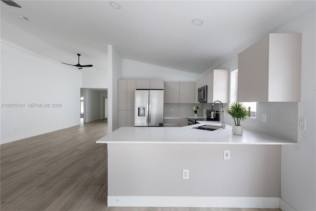 For Rent: $4,300 (3 beds, 2 baths, 1682 Square Feet)