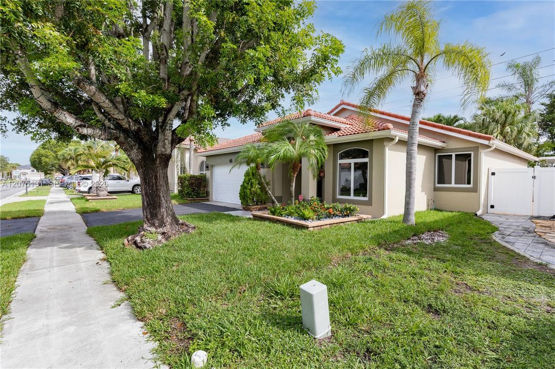 For Rent: $4,300 (3 beds, 2 baths, 1682 Square Feet)