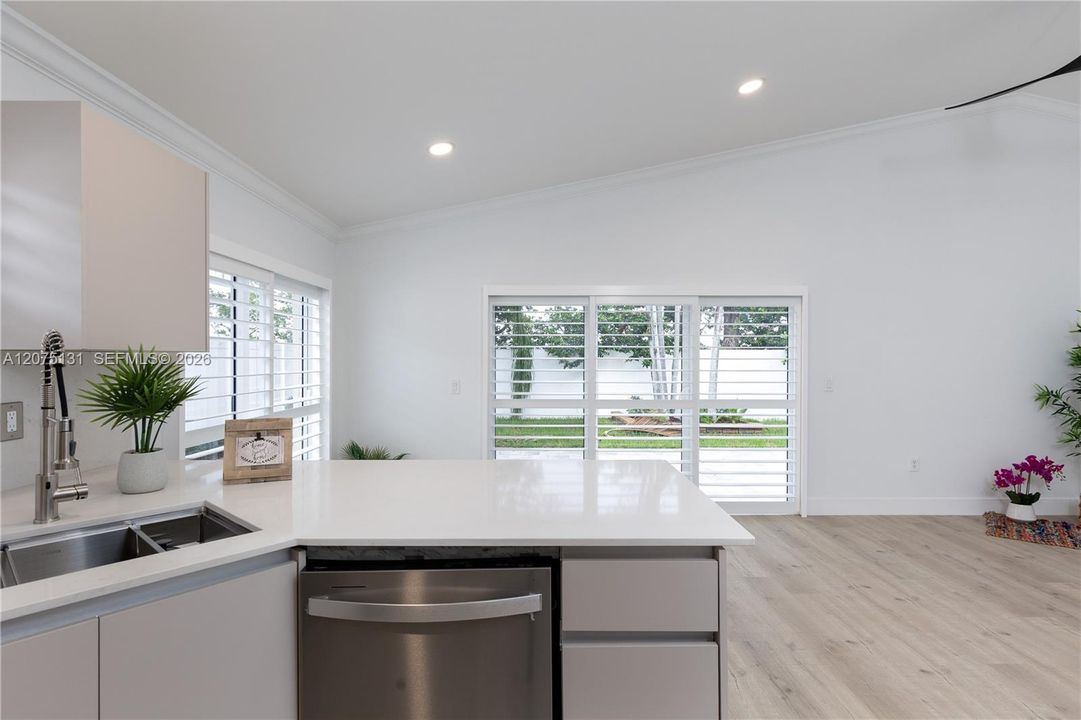 For Rent: $4,300 (3 beds, 2 baths, 1682 Square Feet)
