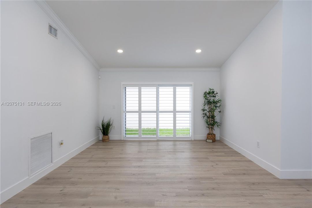 For Rent: $4,300 (3 beds, 2 baths, 1682 Square Feet)