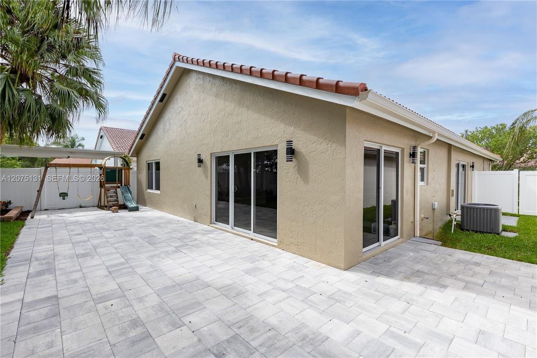 For Rent: $4,300 (3 beds, 2 baths, 1682 Square Feet)