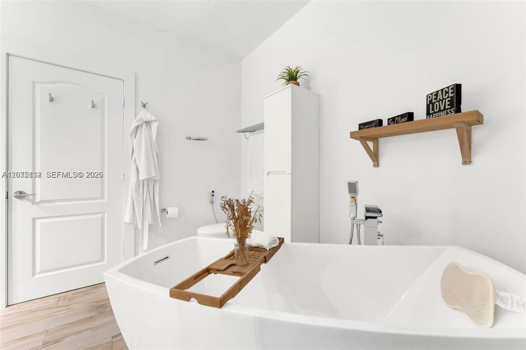 For Rent: $6,000 (4 beds, 3 baths, 2620 Square Feet)