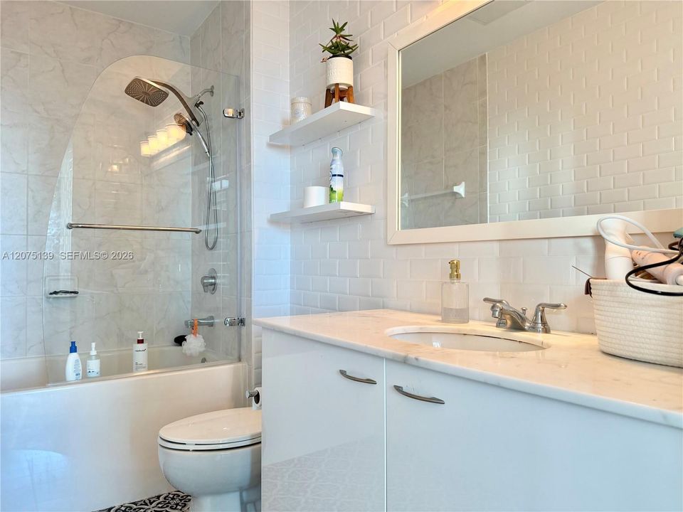 For Rent: $4,500 (3 beds, 2 baths, 1041 Square Feet)