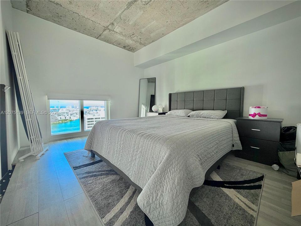 For Rent: $4,500 (3 beds, 2 baths, 1041 Square Feet)