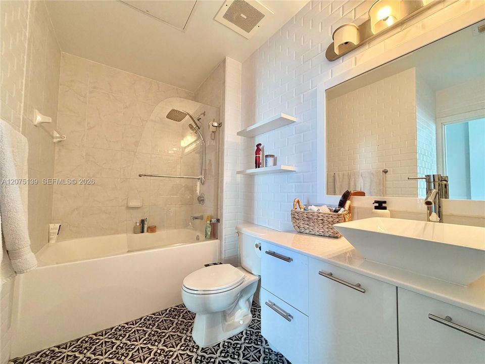For Rent: $4,500 (3 beds, 2 baths, 1041 Square Feet)
