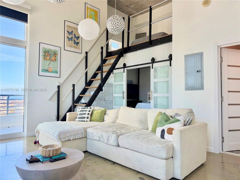 For Rent: $4,500 (3 beds, 2 baths, 1041 Square Feet)