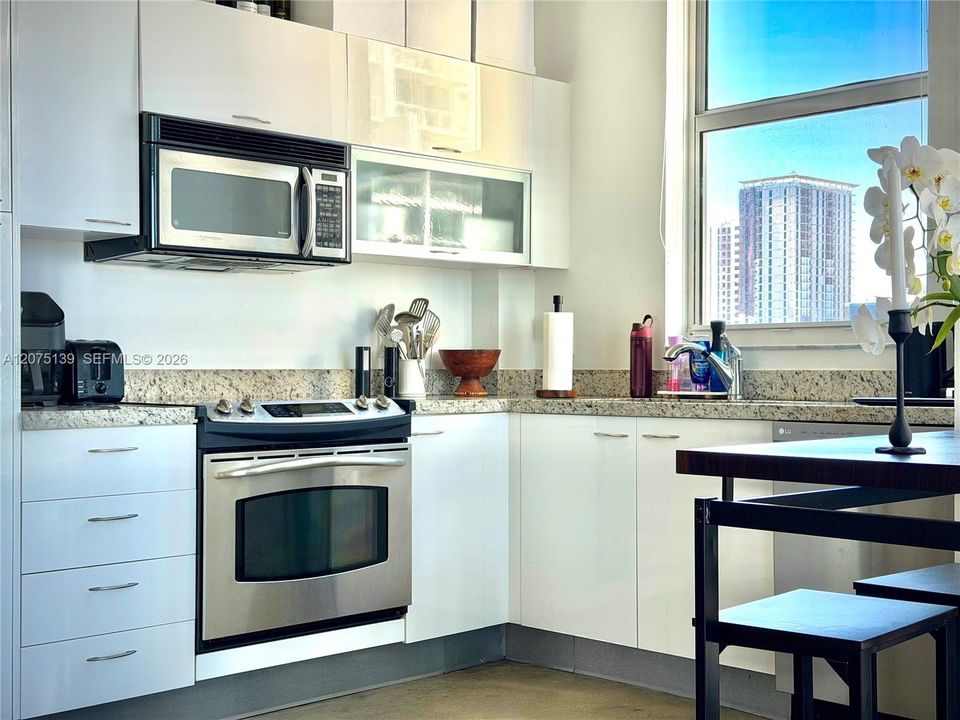For Rent: $4,500 (3 beds, 2 baths, 1041 Square Feet)