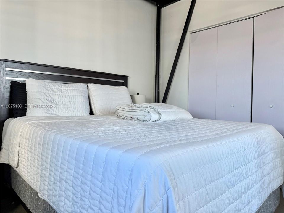 For Rent: $4,500 (3 beds, 2 baths, 1041 Square Feet)