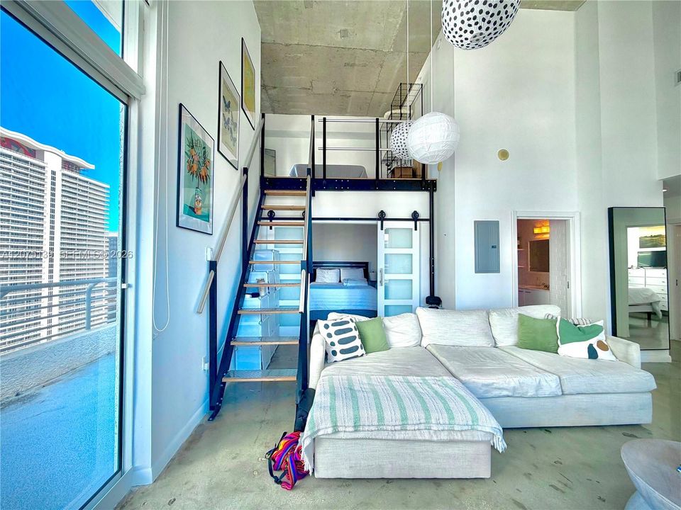 For Rent: $4,500 (3 beds, 2 baths, 1041 Square Feet)