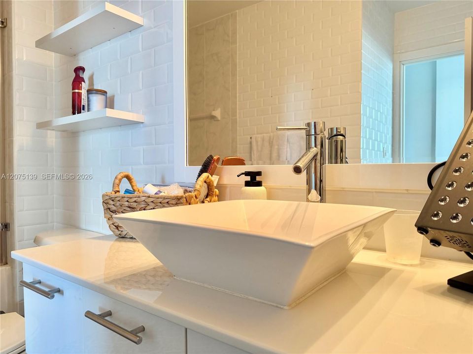 For Rent: $4,500 (3 beds, 2 baths, 1041 Square Feet)
