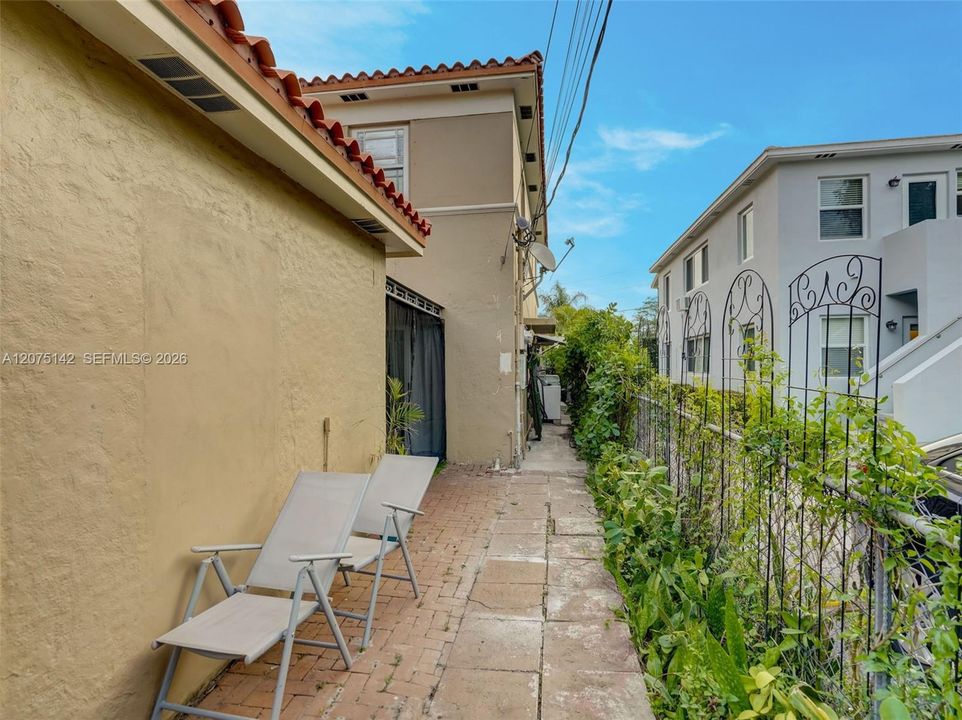 For Rent: $3,995 (3 beds, 2 baths, 1200 Square Feet)