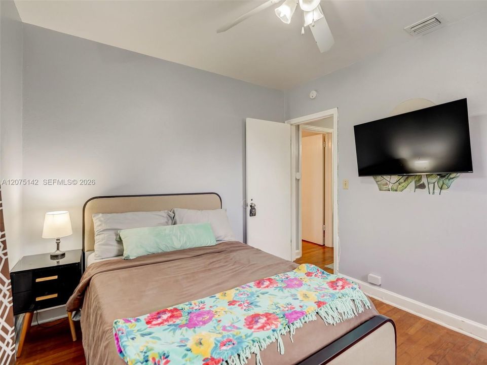 For Rent: $3,995 (3 beds, 2 baths, 1200 Square Feet)