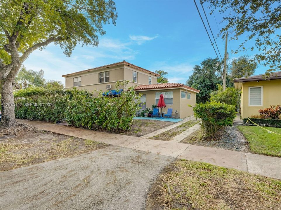 For Rent: $3,995 (3 beds, 2 baths, 1200 Square Feet)