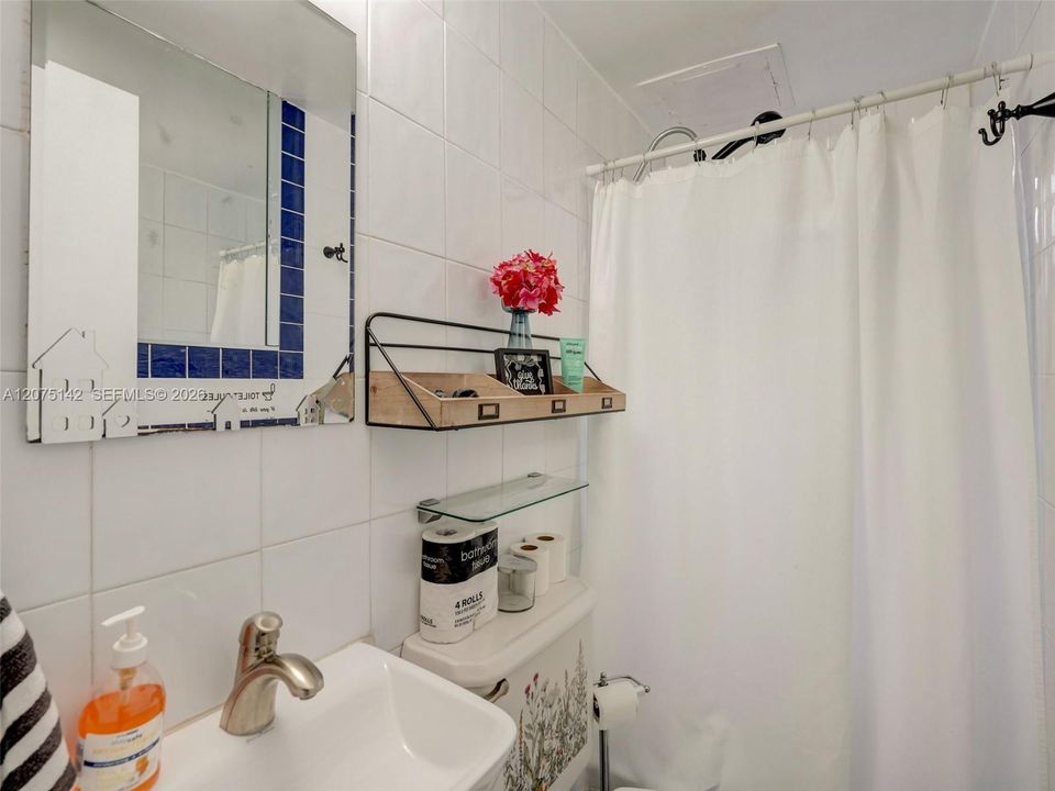 For Rent: $3,995 (3 beds, 2 baths, 1200 Square Feet)