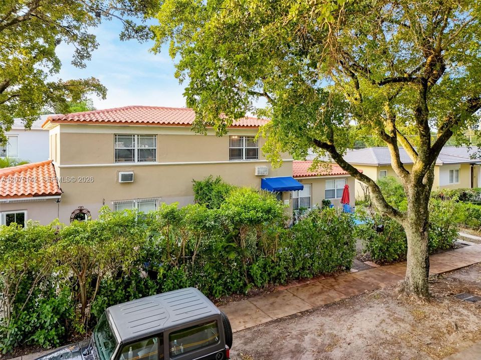 For Rent: $3,995 (3 beds, 2 baths, 1200 Square Feet)