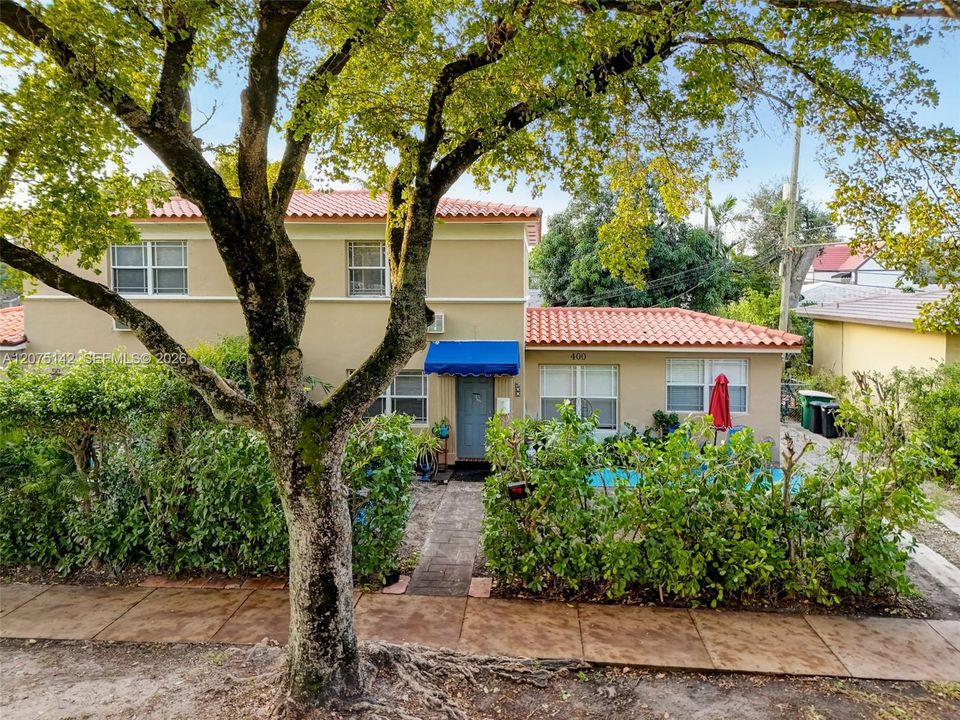 For Rent: $3,995 (3 beds, 2 baths, 1200 Square Feet)