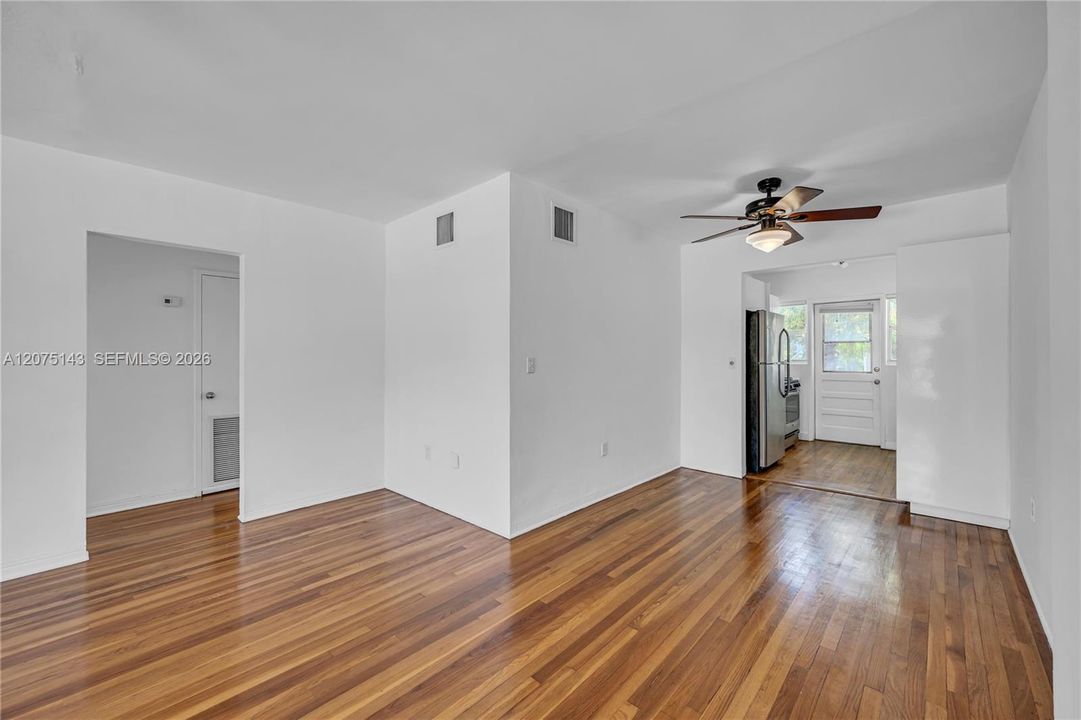 For Rent: $3,050 (2 beds, 2 baths, 980 Square Feet)