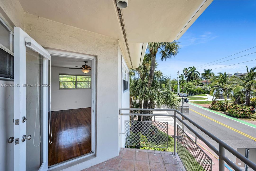 For Rent: $3,050 (2 beds, 2 baths, 980 Square Feet)