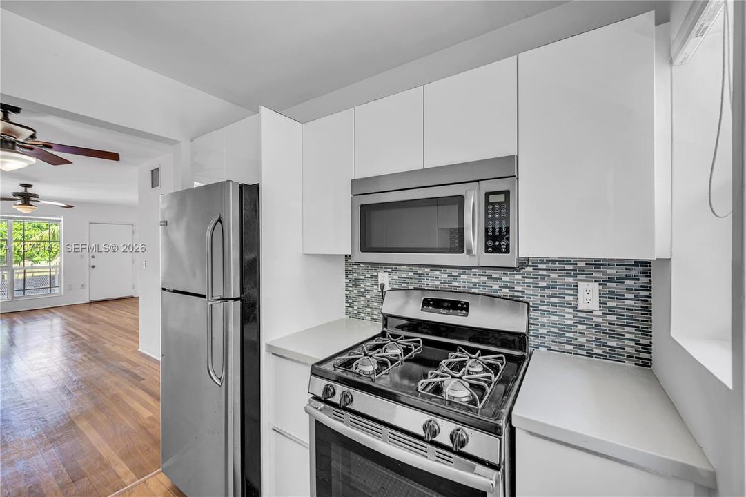 For Rent: $3,050 (2 beds, 2 baths, 980 Square Feet)