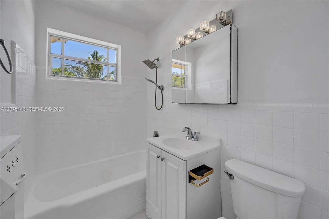 For Rent: $3,050 (2 beds, 2 baths, 980 Square Feet)