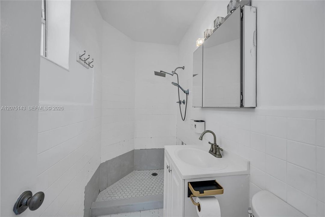 For Rent: $3,050 (2 beds, 2 baths, 980 Square Feet)