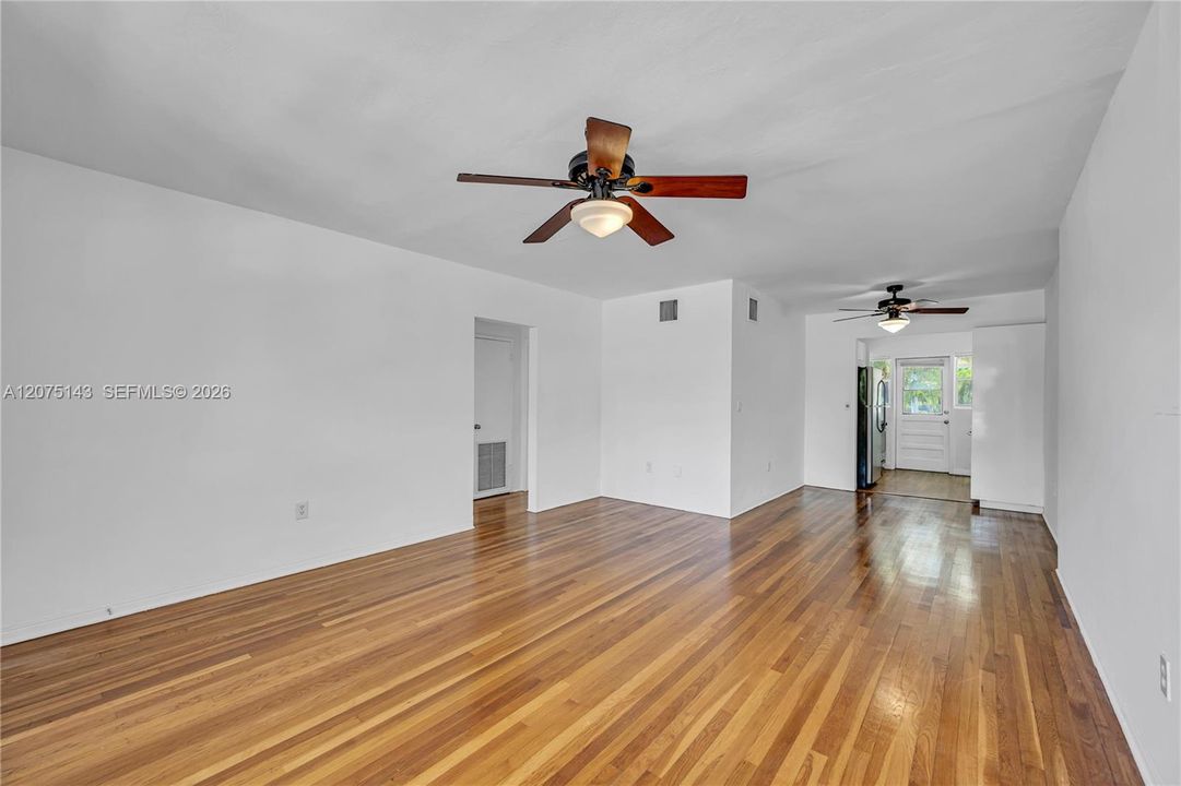 For Rent: $3,050 (2 beds, 2 baths, 980 Square Feet)