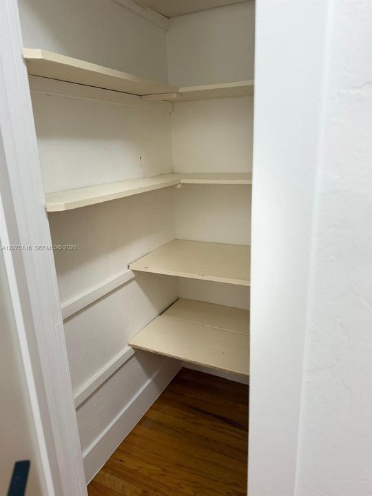 For Rent: $2,100 (2 beds, 1 baths, 798 Square Feet)