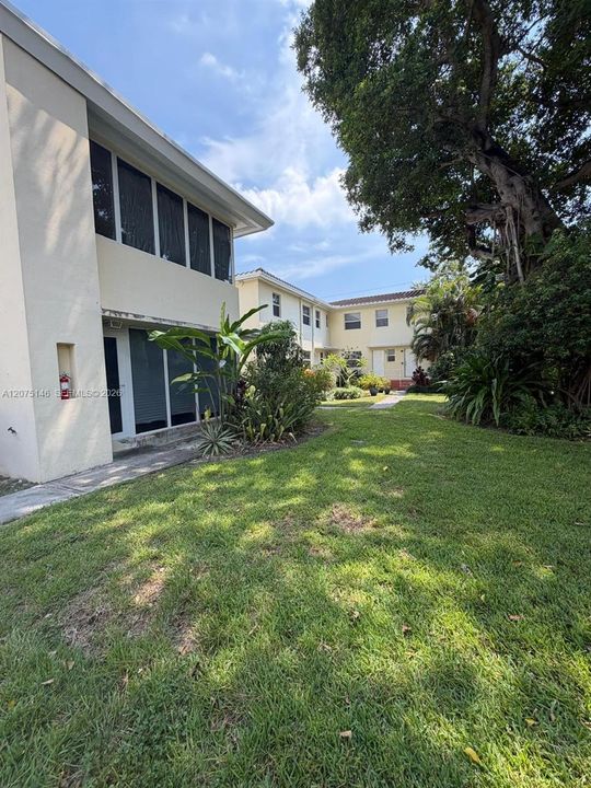 For Rent: $2,100 (2 beds, 1 baths, 798 Square Feet)