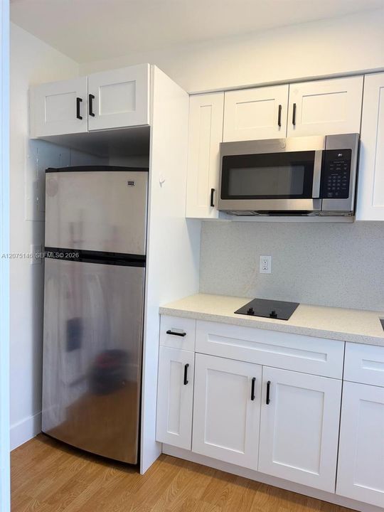 For Rent: $2,100 (2 beds, 1 baths, 798 Square Feet)