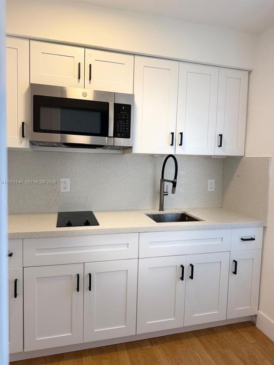 For Rent: $2,100 (2 beds, 1 baths, 798 Square Feet)