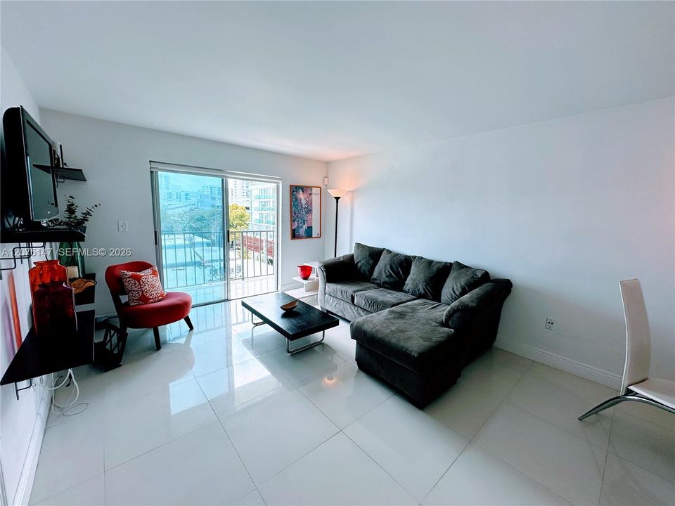 For Rent: $2,100 (1 beds, 1 baths, 665 Square Feet)
