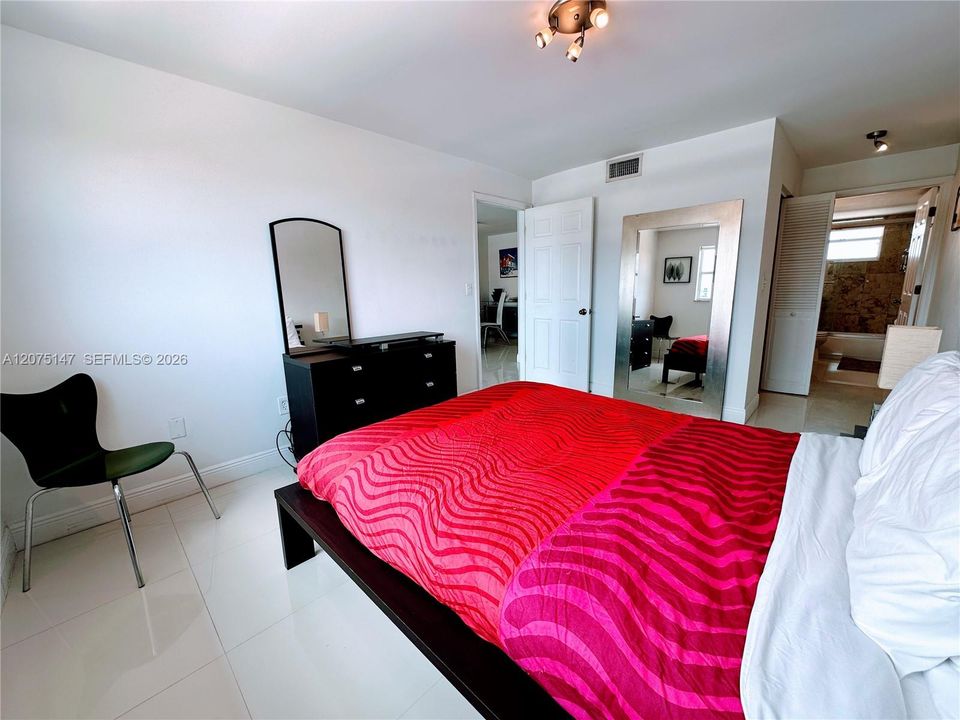 For Rent: $2,100 (1 beds, 1 baths, 665 Square Feet)