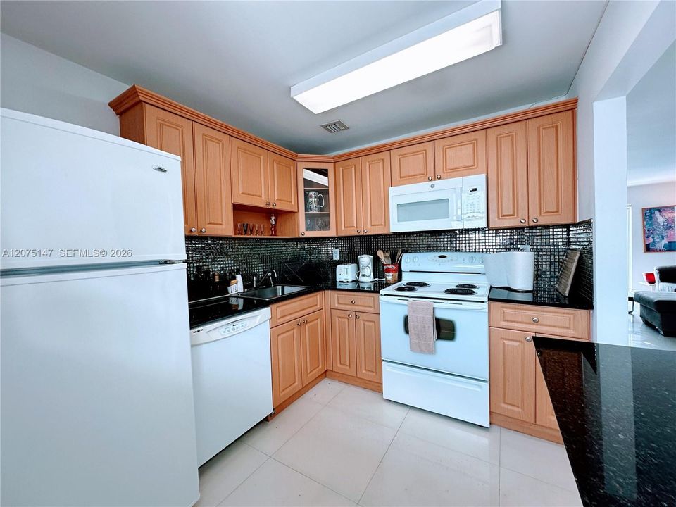 For Rent: $2,100 (1 beds, 1 baths, 665 Square Feet)