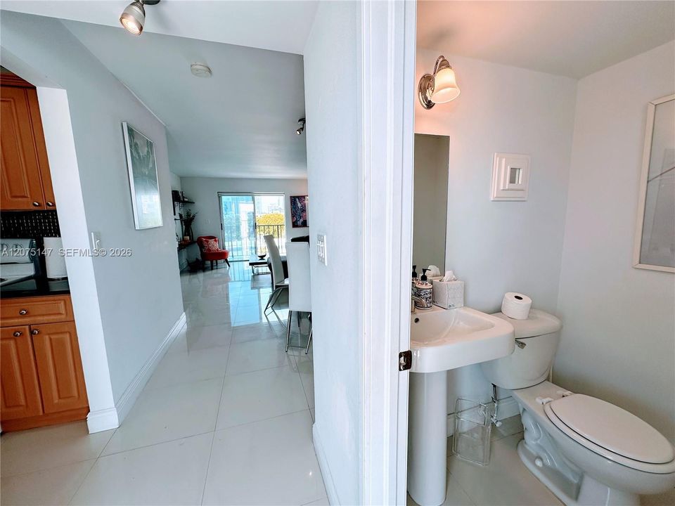 For Rent: $2,100 (1 beds, 1 baths, 665 Square Feet)