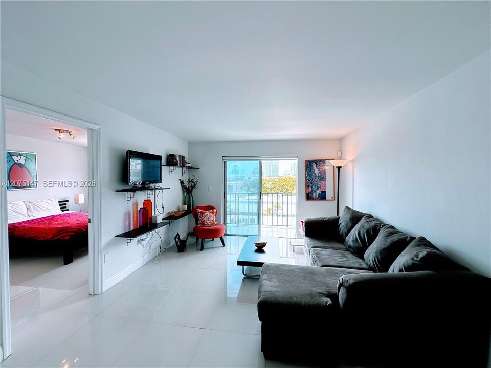 For Rent: $2,100 (1 beds, 1 baths, 665 Square Feet)