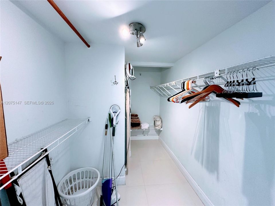 For Rent: $2,100 (1 beds, 1 baths, 665 Square Feet)