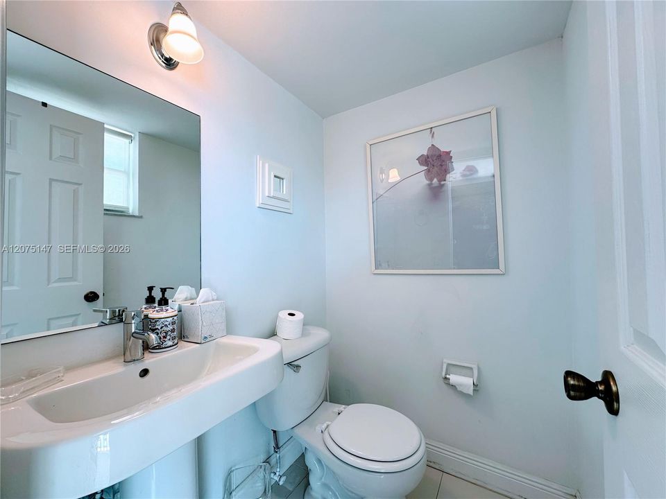 For Rent: $2,100 (1 beds, 1 baths, 665 Square Feet)