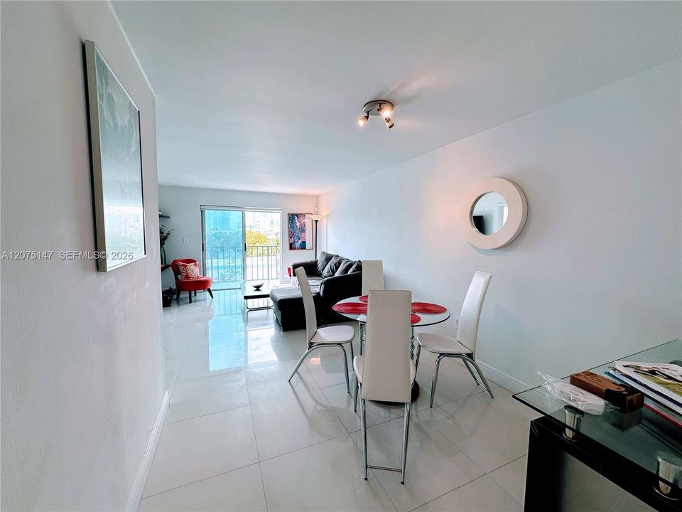 For Rent: $2,100 (1 beds, 1 baths, 665 Square Feet)